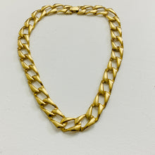 Load image into Gallery viewer, Vtg Gold Tone Chain link Necklace
