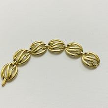 Load image into Gallery viewer, Vintage Gold Tone Wavy Accent Bracelet
