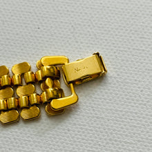 Load image into Gallery viewer, Vtg Flat Gold Tone Napier Bracelet
