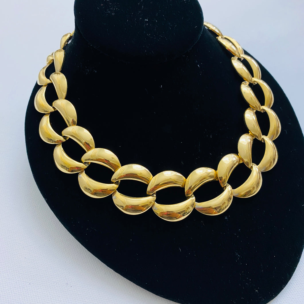 Retro Oval Gold Tone Necklace