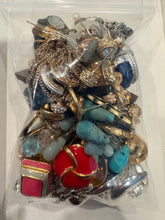 Load image into Gallery viewer, Earring Lot
