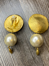 Load image into Gallery viewer, MATTE GOLD PEARL EARRINGS
