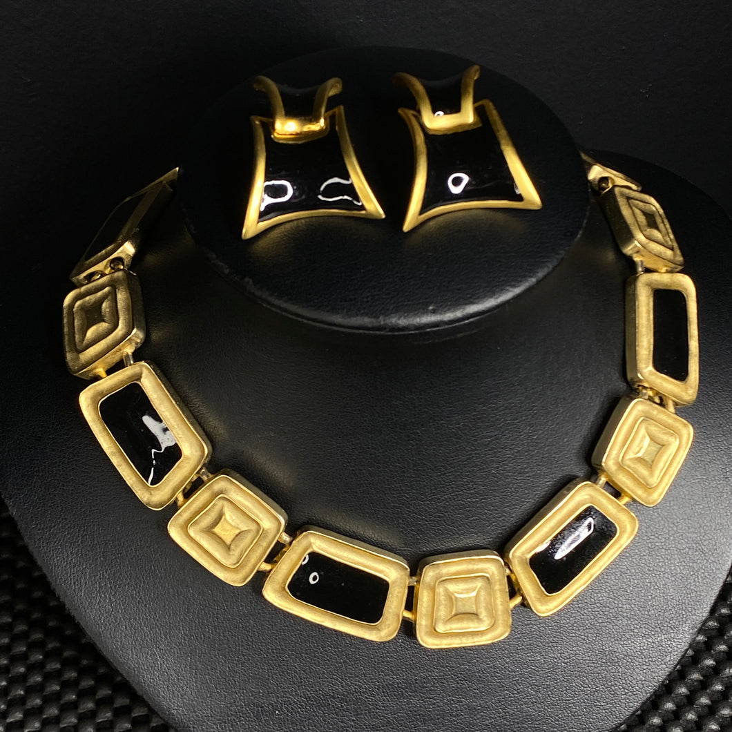 Vtg Gold Tone Black Necklace & Earring Set